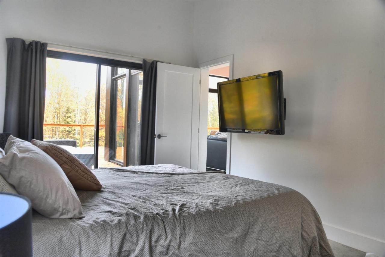Kallm-Mont-Tremblant Chalet With Hot Tub, Pond & Beach On Private 7Acre Estate Lac-Superieur Kültér fotó
