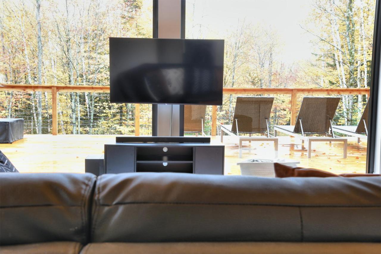Kallm-Mont-Tremblant Chalet With Hot Tub, Pond & Beach On Private 7Acre Estate Lac-Superieur Kültér fotó